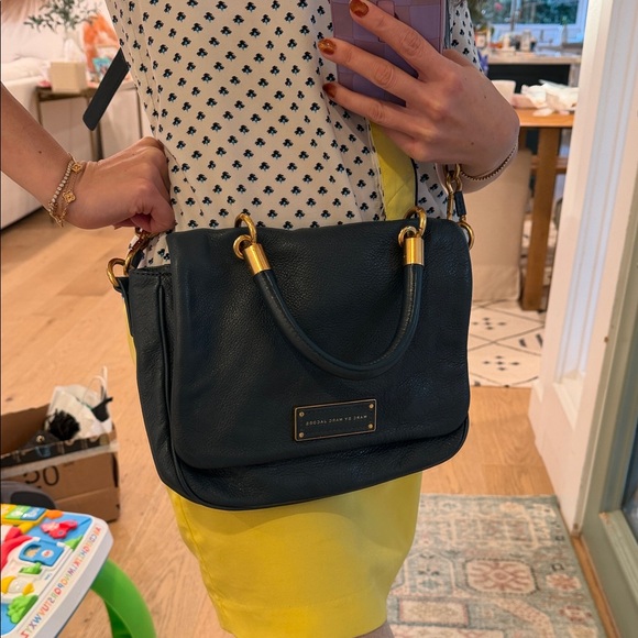 Marc By Marc Jacobs Dark Jade Green 💯 Leather Crossbody Bag with Gold Details - Picture 4 of 15